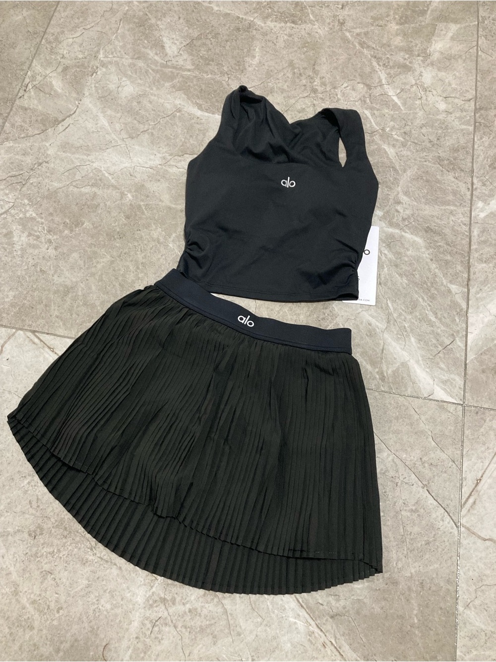 ALO Yoga Black Pleated Skort with Black Logo Crop Tank - Picture 2 of 6